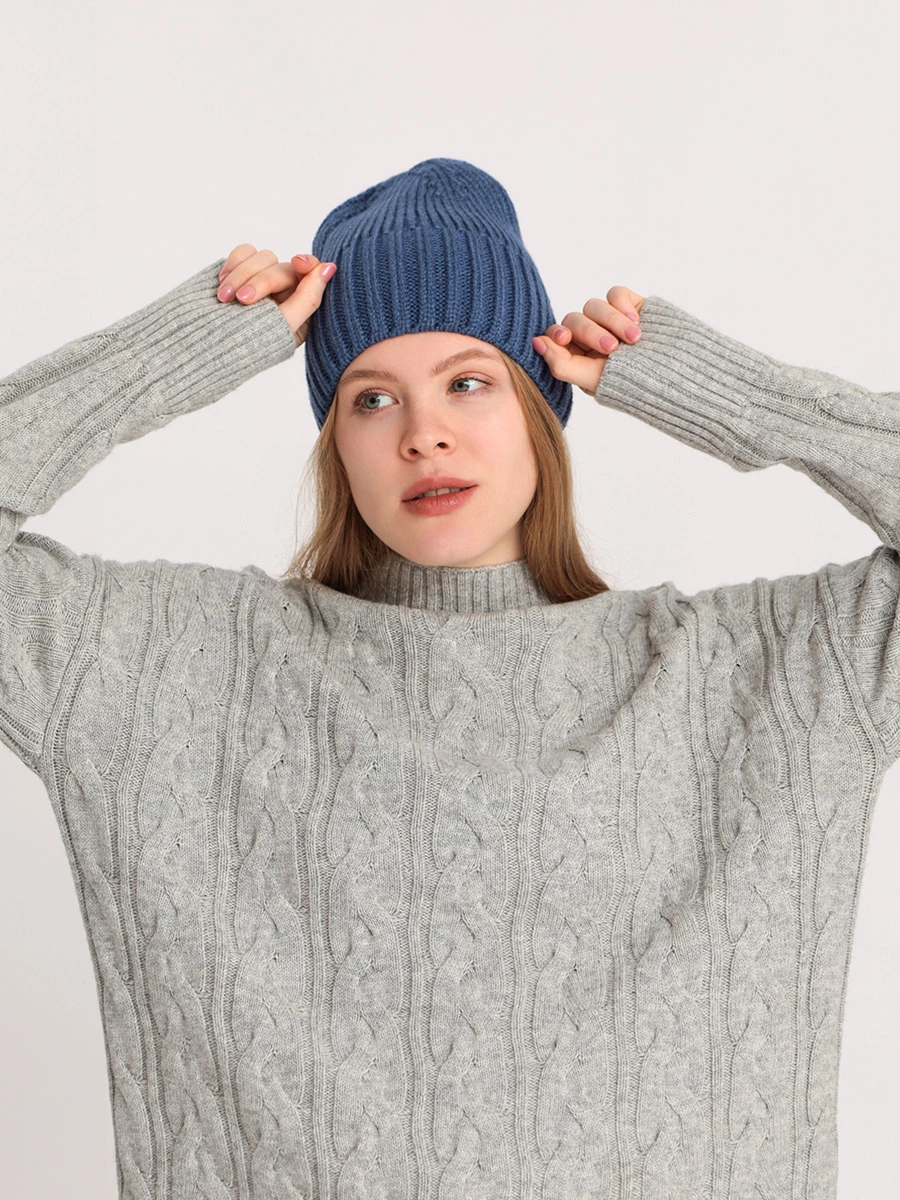 Вязаная шапка-бини синего цвета